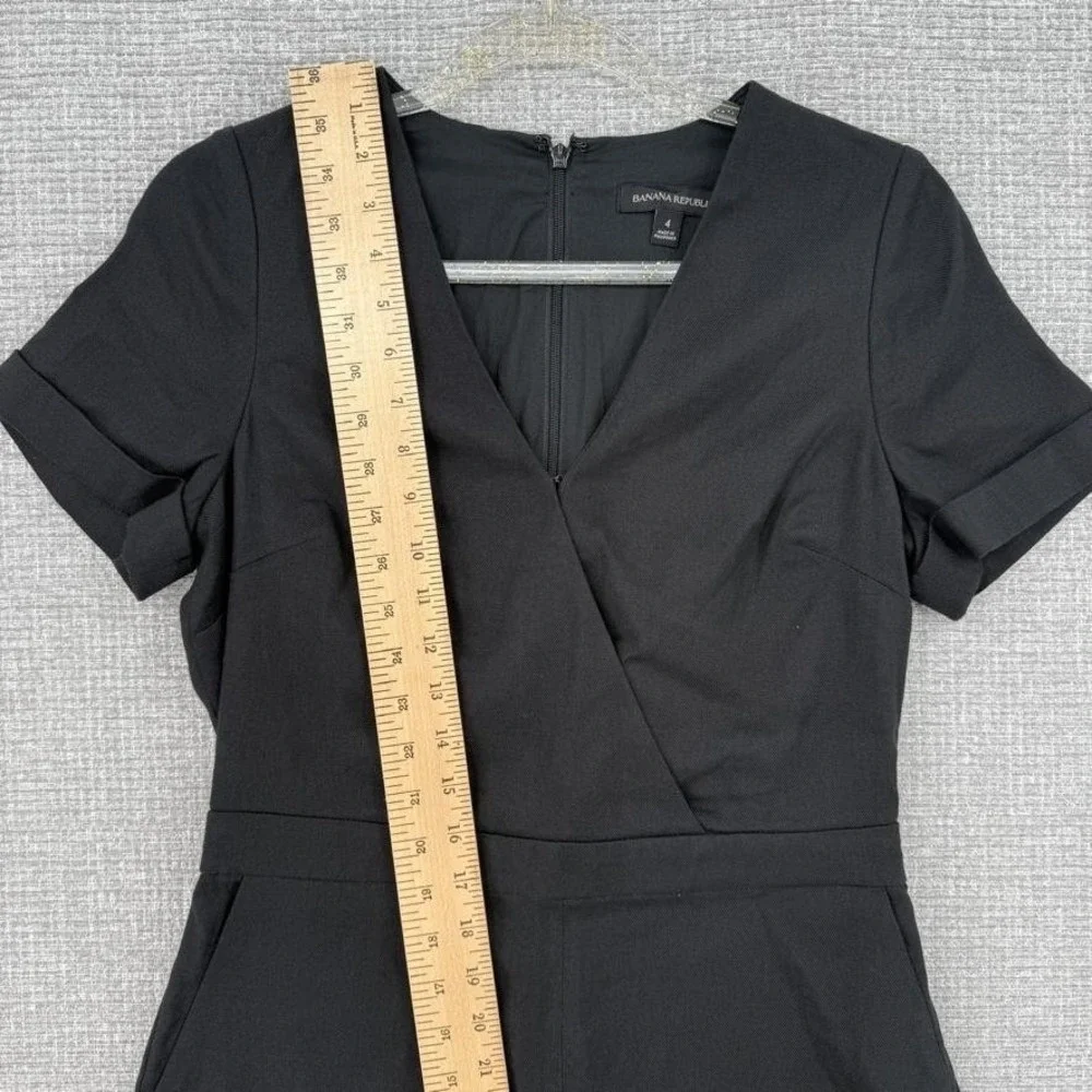 Banana Republic Romper Womens 4 Black One-Piece V-Neck Zip Pockets Linen Blend‎